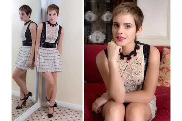 Muy femenina, Emma Watson optó por un vestido corto en blanco y negro con algunos detalles de rojo, con transparencias y falda de encaje. Lo llevó con zapatos de taco alto y pulsera