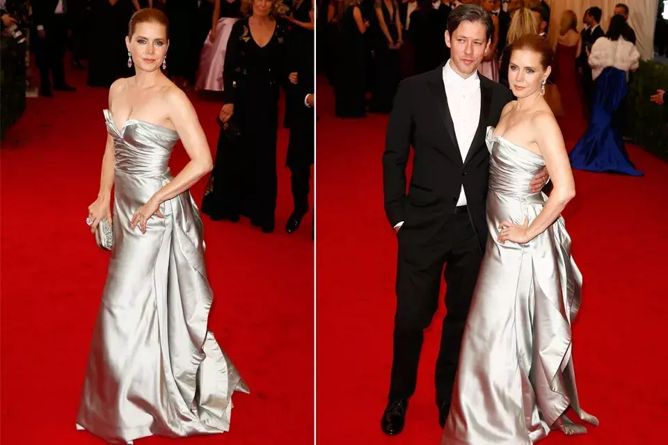 Amy Adams eligió un vestido de Oscar de la Renta con reminiscencias al estilo de Charles James