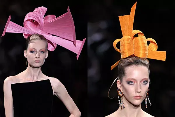 Tocados de Philip Treacy, en la pasarela de Armani Privé