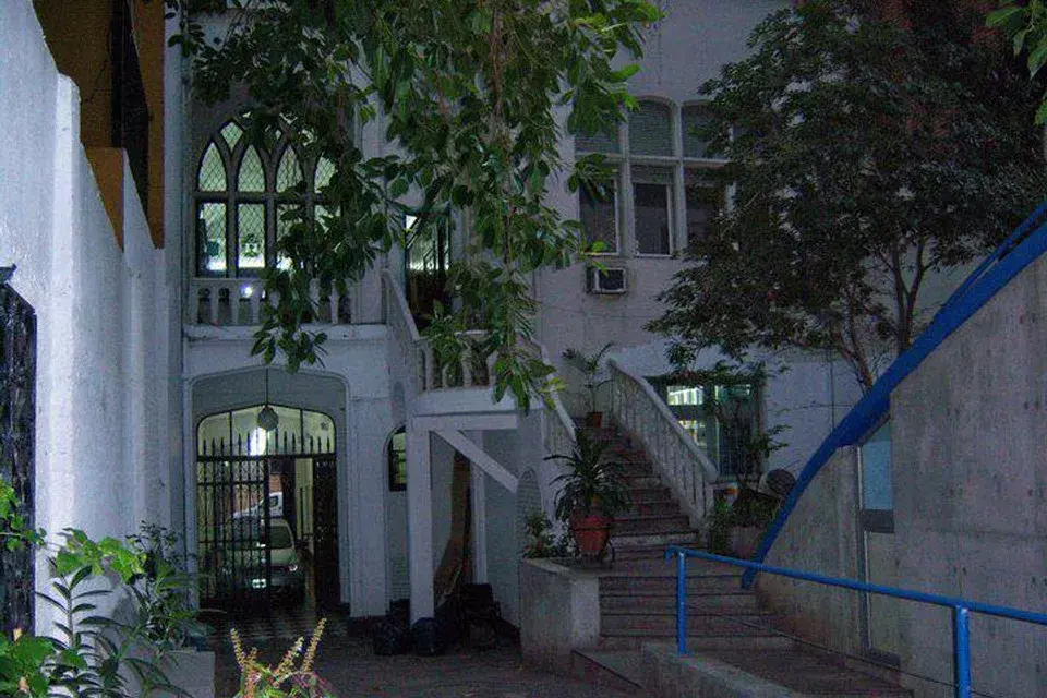 La casa es imponente por la elegancia de su construcción estilo Tudor