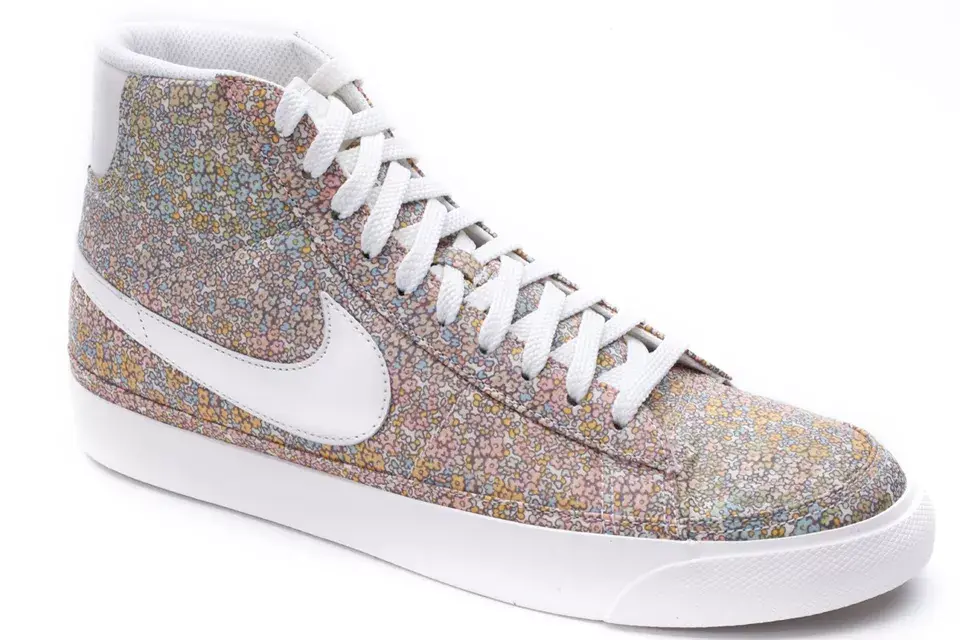 Botitas Nike con estampa Liberty, $369