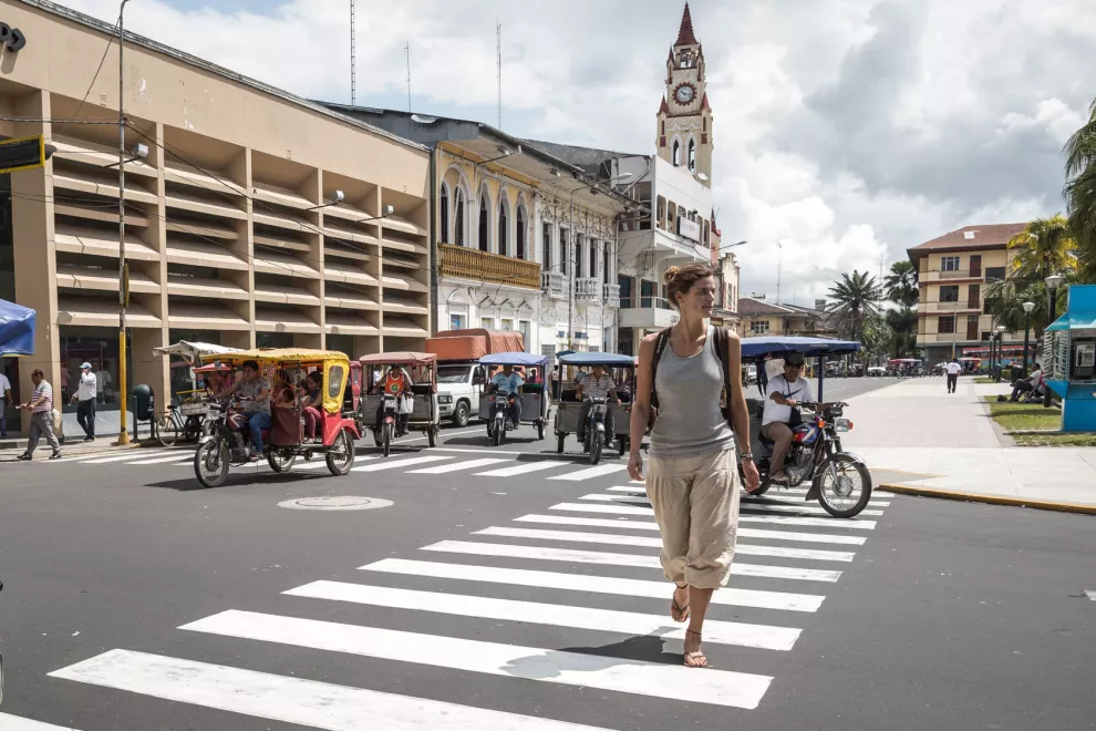 Una de las calles que rodean la Plaza de Armas de Iquitos
