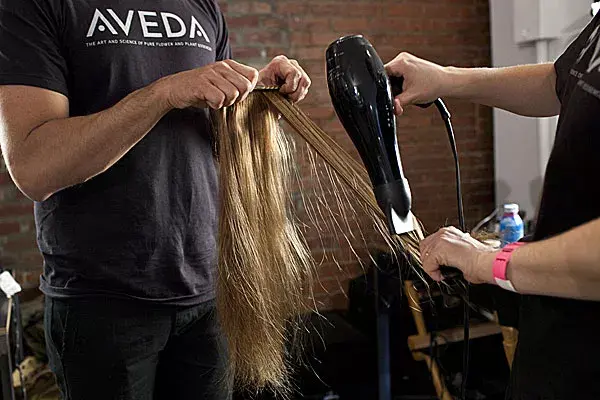 ¡Las extensiones también deben ser peinadas!