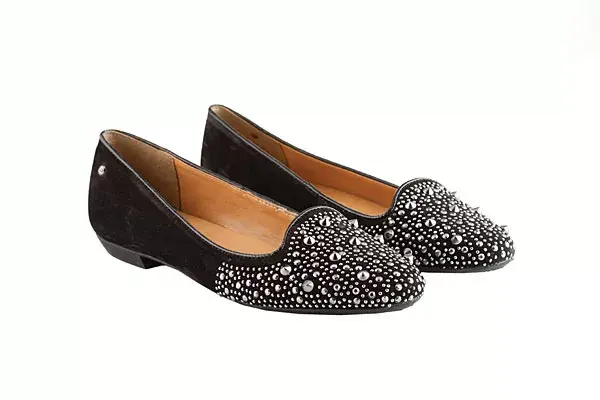 Escarpines con tachas (Hush Puppies, $990)