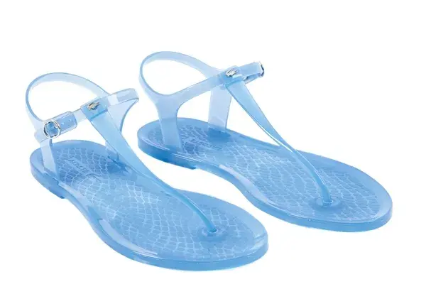 OJOTAS CON TOBILLERAS 
(LACOSTE, $389).