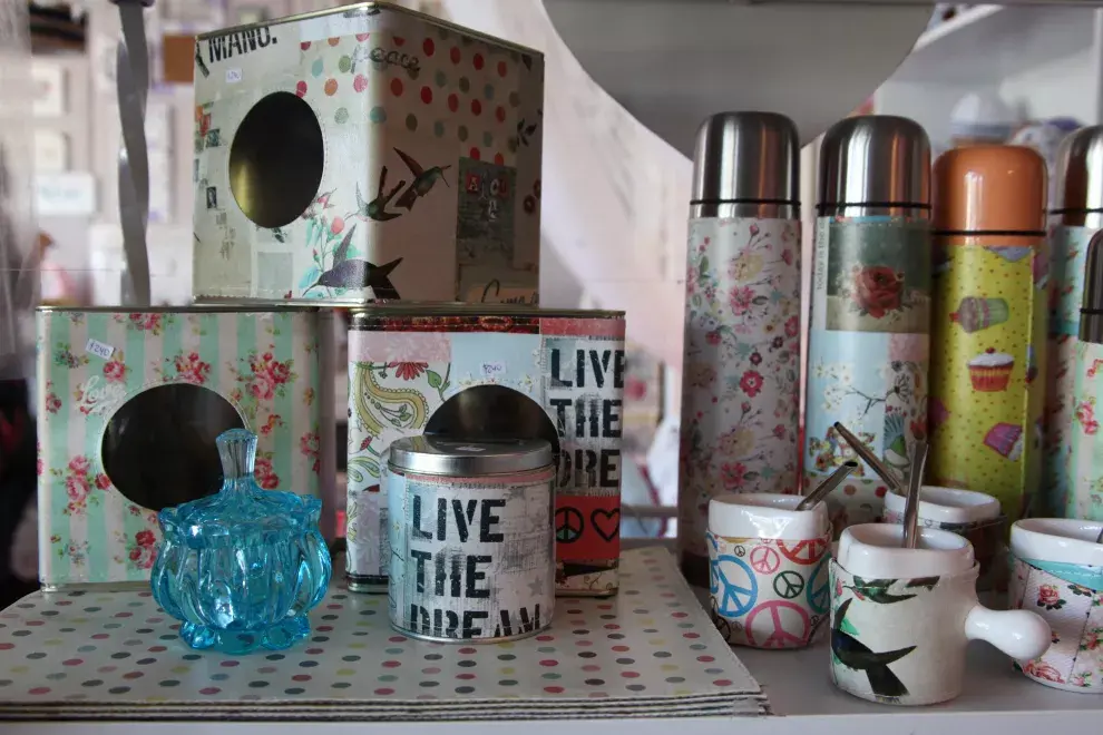 En un negocio de estilo romántico, conseguí la mejor decoración y artículos de bazar