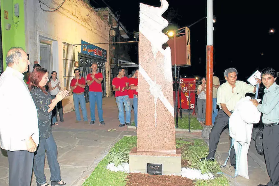 Fabriciano regala una de sus obras a la ciudad, en 2007