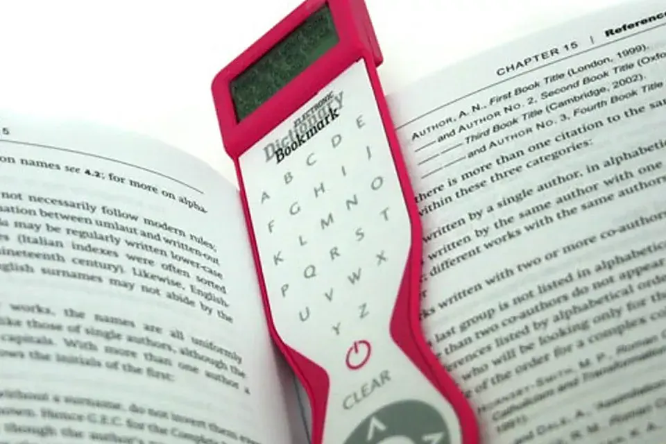 ¡Espectacular! Otra versión de señalador, pero con diccionario incluido