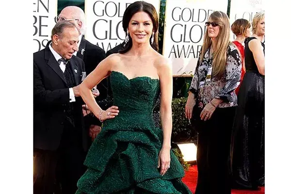 Catherine Zeta Jones durante la alfombra roja de los Golden Globe Awards 2011