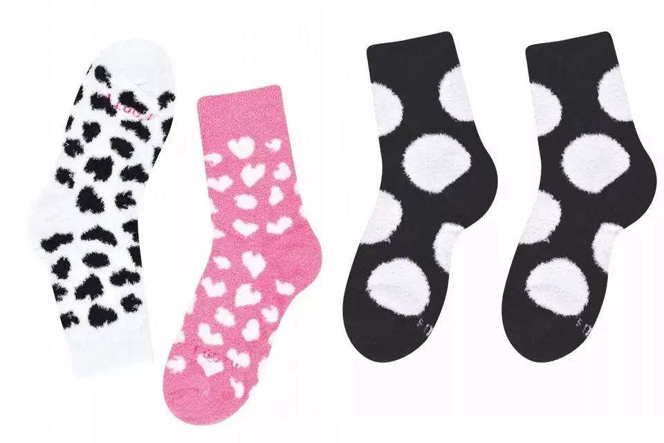 Medias de peluche con corazones o a lunares (Footy, $38 el par aprox)