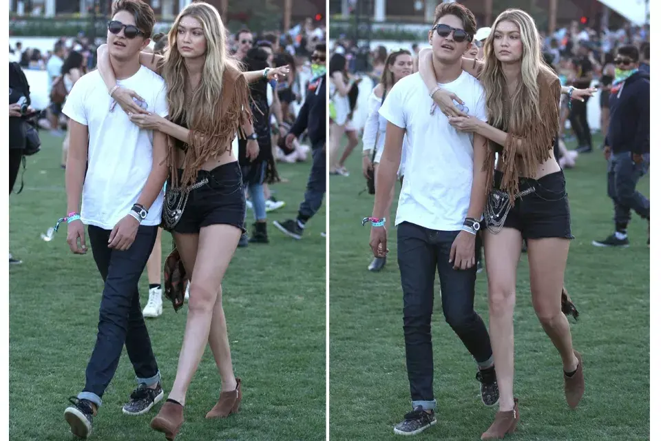 Otra modelo que se dejó ver en el festival fue Gigi Hadid, que paseó mostrando las piernas con unos minishorts y con un top de cuero con flecos. ¡Divina!