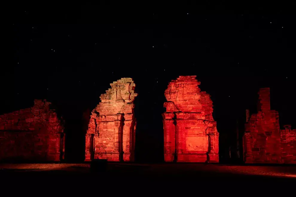 Las ruinas Jesuiticas de San Ignacio iluminadas por la noche, Misiones - © Nicholas Tinelli / Argentina Photo Workshops 