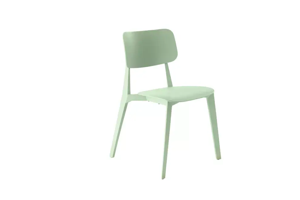 Silla Star, apilable y apta para exteriores; Manifiesto, $3233