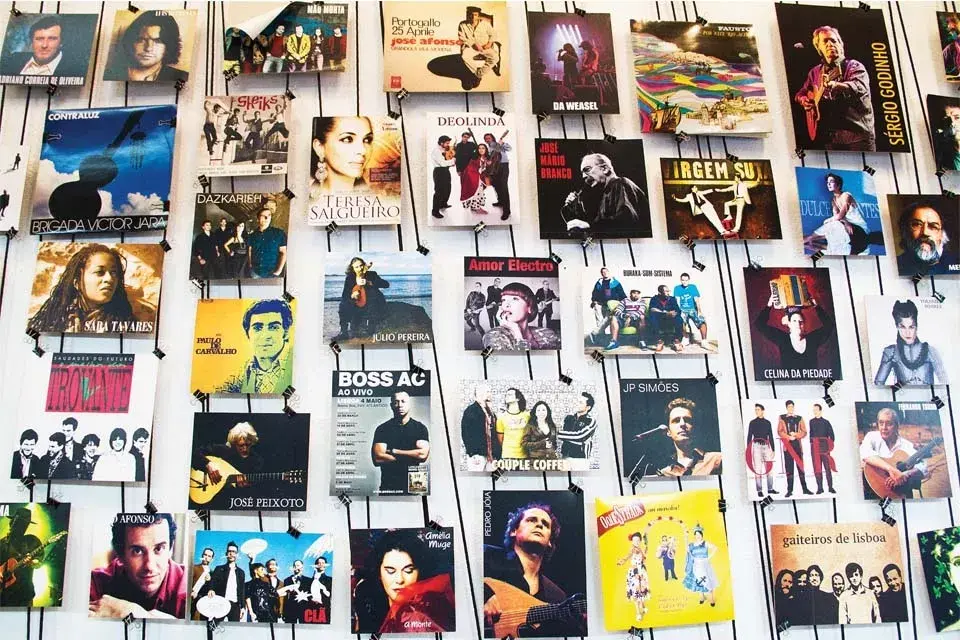 Aprovechá para conocer el fado: desde Amalia hasta Camané, hay muchos fadistas buenísimos. Lo más emocionante es escucharlo en vivo