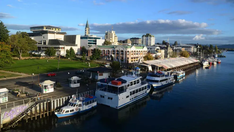 El Mercado Fluvial es el corazón de Valdivia, sobre el río homónimo