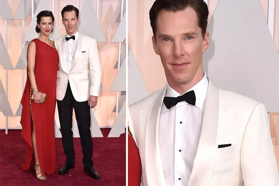 Benedict Cumberbatch hace gala a su origen británico y porta elegante saco blanco. Otro actor que optó por este color.