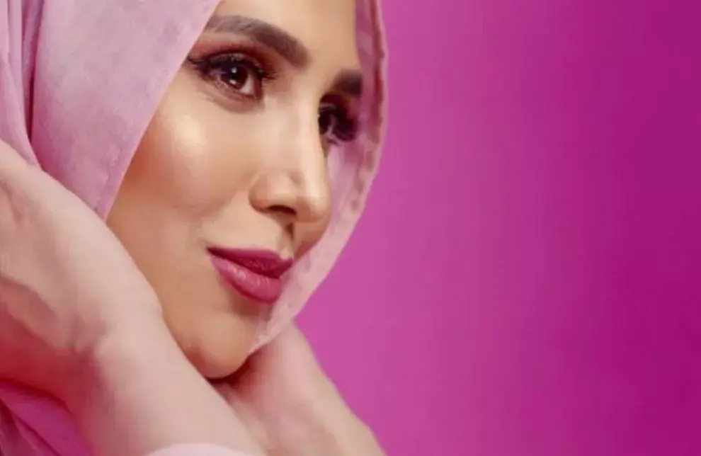 Amena Khan: la primera modelo con hijab en una publicidad de cabello
