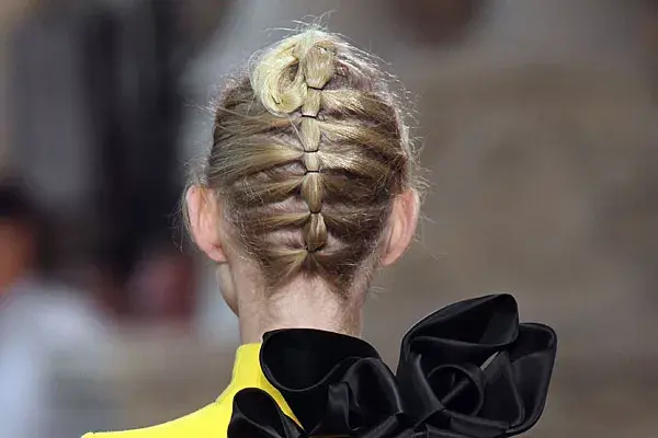 Recogido con trenza cosida, por Stephane Rolland