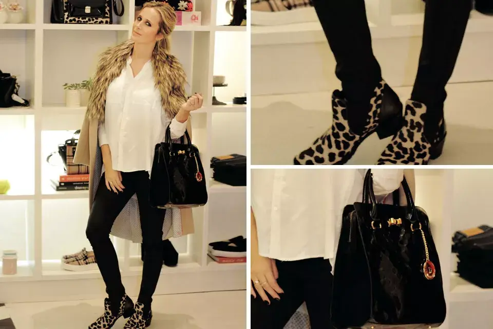 ¡Amamos las botitas animal print de Julieta Prandi! La modelo y conductora pasó a conocer la nueva colección de Vero Alfie y posó muy canchera para la foto