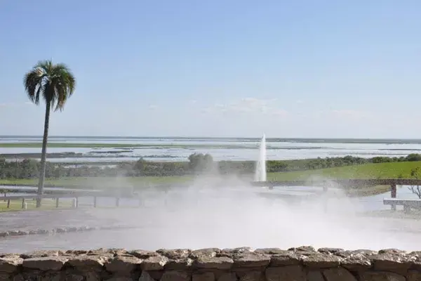 Un parque acuático de 40 hectáreas alberga piletas termales a sólo 3 kilómetros de Victoria
