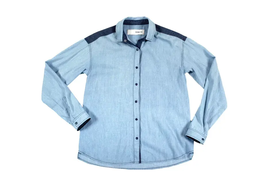 Camisa recta (System, $820)