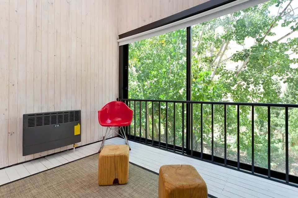 Opción 3: estos observatorios tienen increíbles vistas al valle de Elqui en Chile. ¡Y su deco minimalista es lo más!