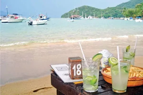 Tere y sus amigas disfrutaron de la playa brasileña