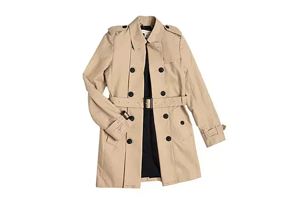 Clásico con botones aplicados a las solapas (Paula Cahen D´Anvers, $2300)