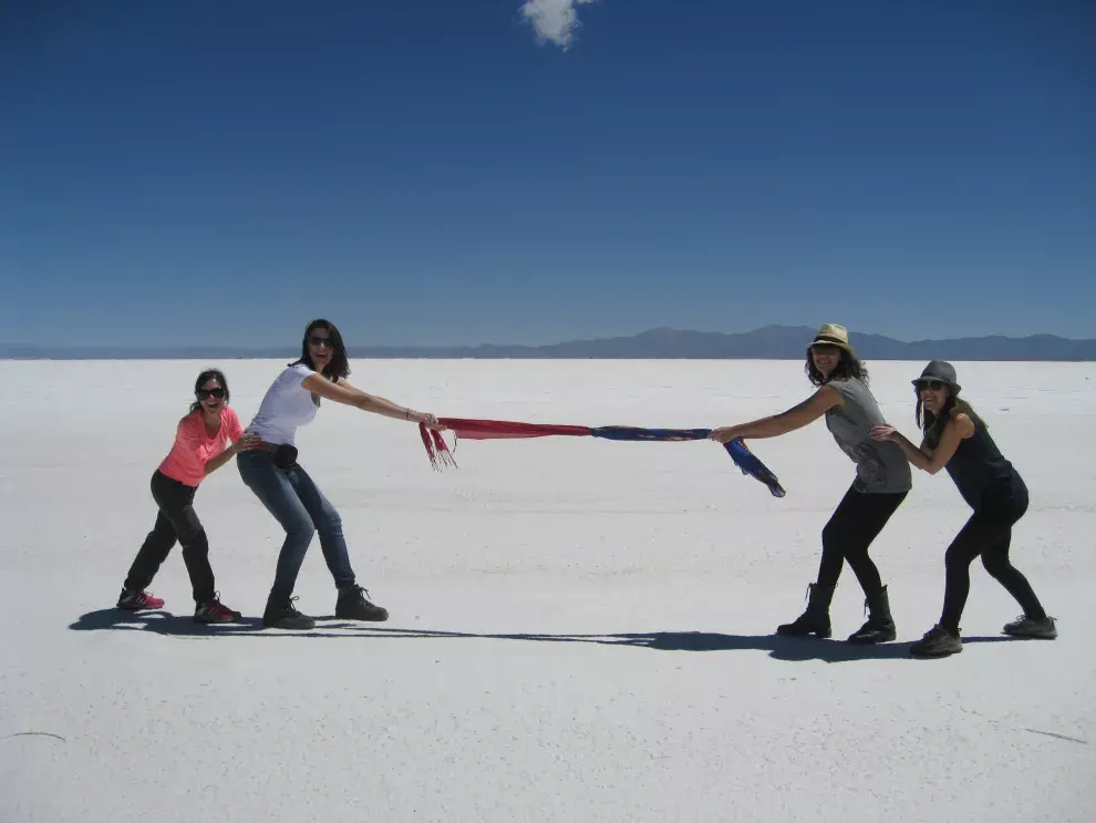 Una excursión a las Salinas Grandes, una de las excusas para escaparse, en banda, por unos días