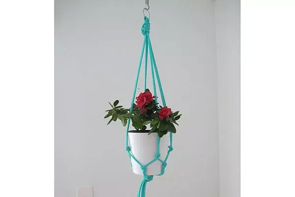 Porta macetas hechas por Marcela en macramé