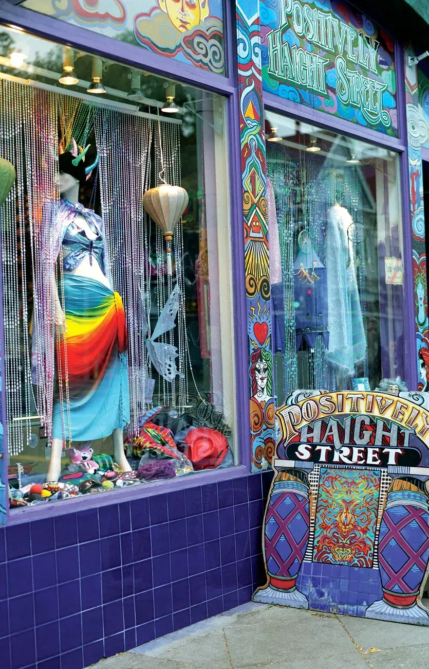 Caminá por la calle Haight, un símbolo del movimiento hippie de los 60.