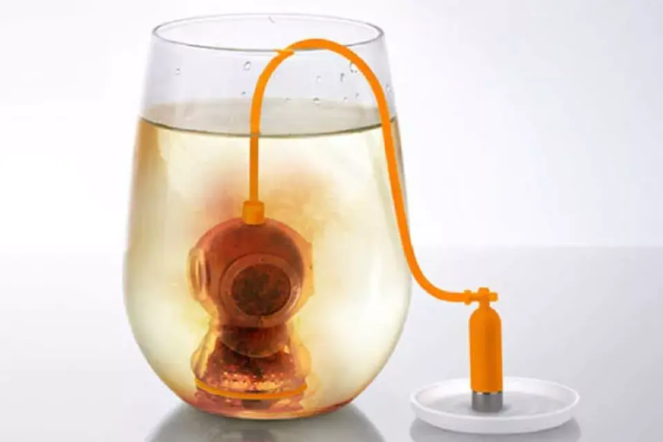 Para sumergirse en un océano de té. Una escafandra  con equipo de oxígeno incorporado