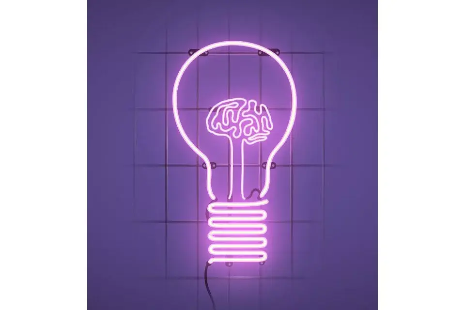 ¿Lista para el neón? Estas lámparas son tendencia desde hace varias temporadas y el Ultra Violet les queda espectacular.