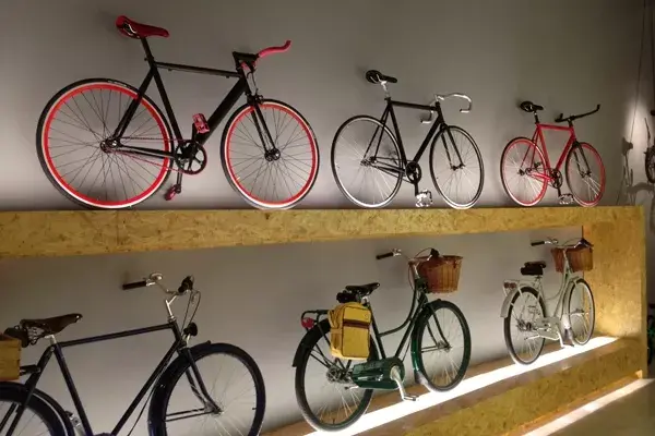 Esta tienda está pensada para que los ciclistas urbanos resuelvan todos sus problemas en un solo lugar