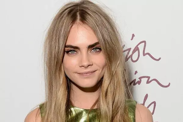 Cara Delevigne, sus cejas le dan mucha personalidad a su rostro