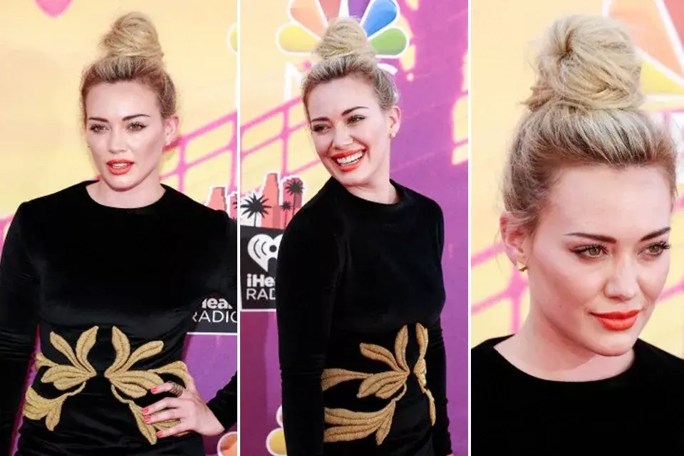 La cantante y actriz se animó al moño knit knot para cruzar la alfombra roja