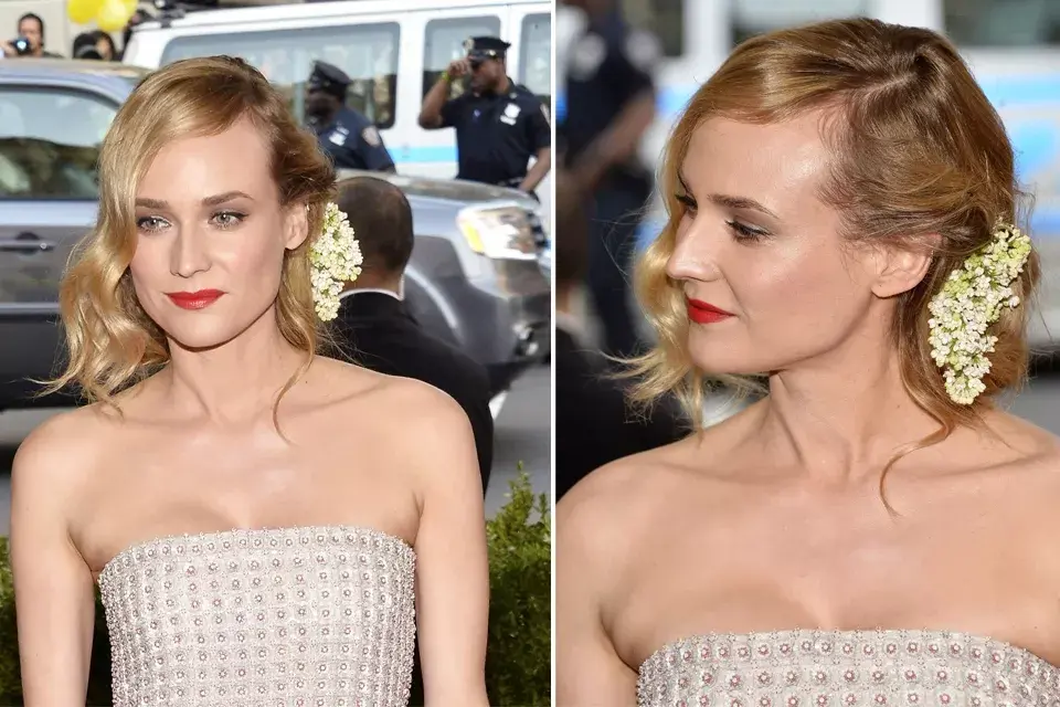 Diane Kruger optó por un peinado con ondas y un tocado con flores frescas, ¡divina!