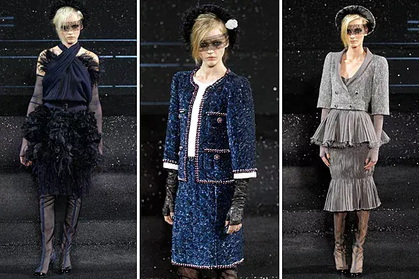 Con una puesta en escena que recreó la Place Vendôme, Chanel presentó una colección bastante oscura en la que no faltaron los típicos trajecitos de tweed