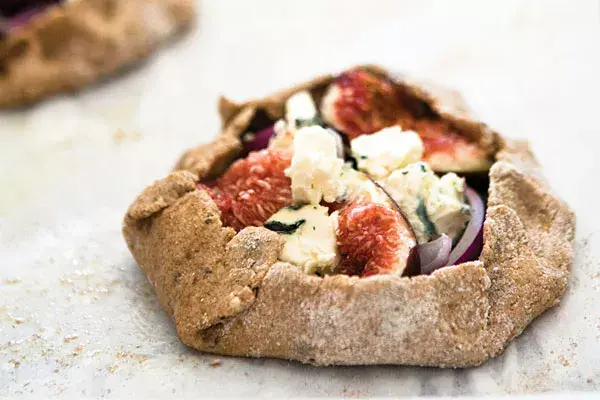 Un truquito es que cuando ya estén listas para llevar al horno, las espolvorees con un puñado de harina, así le das un look gourmet