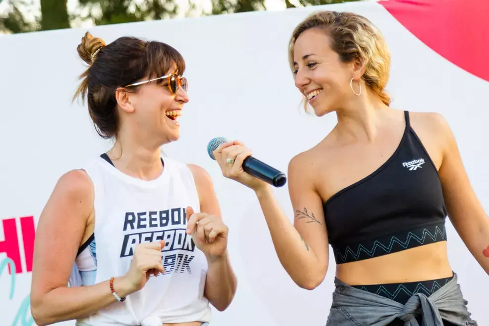 Soledad Simond, directora de la revista, junto a Dafne Schilling.