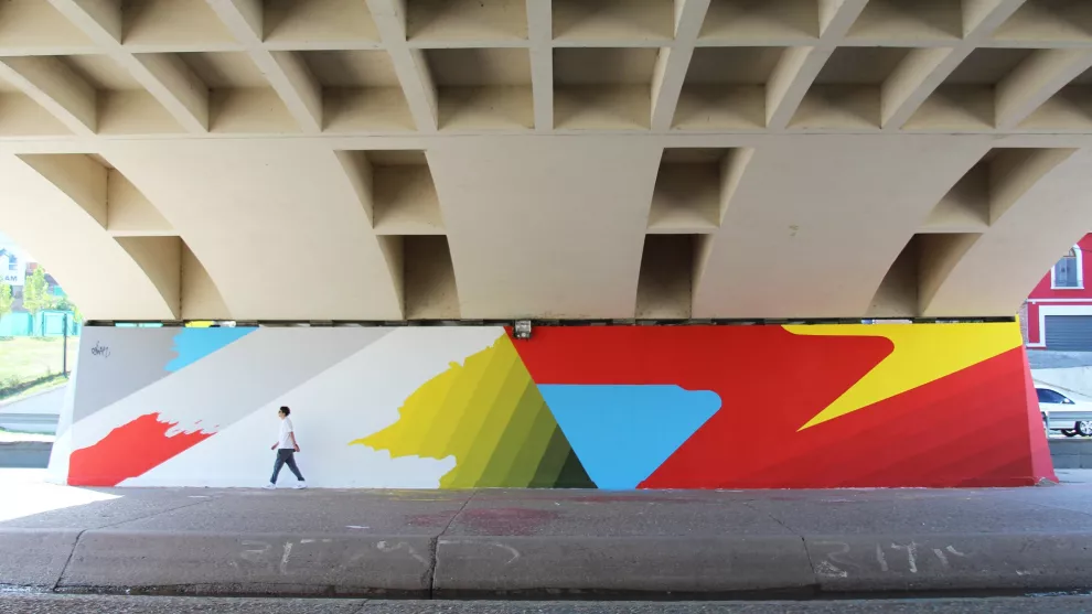 Color en un puente en la costanera de Córdoba