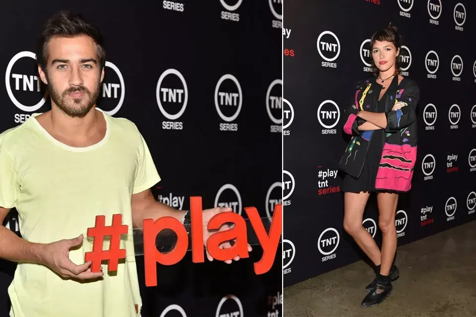 Nicolás Francella y Candela Vetrano también fueron al evento de TNT Series. ¿Qué tal la camperita multicolor de Candela? ¿Da o no da?