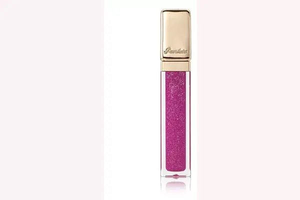 Kiss Gloss pone el toque final al maquillaje de la boca con su brillo irresistible (Guerlain, $195)