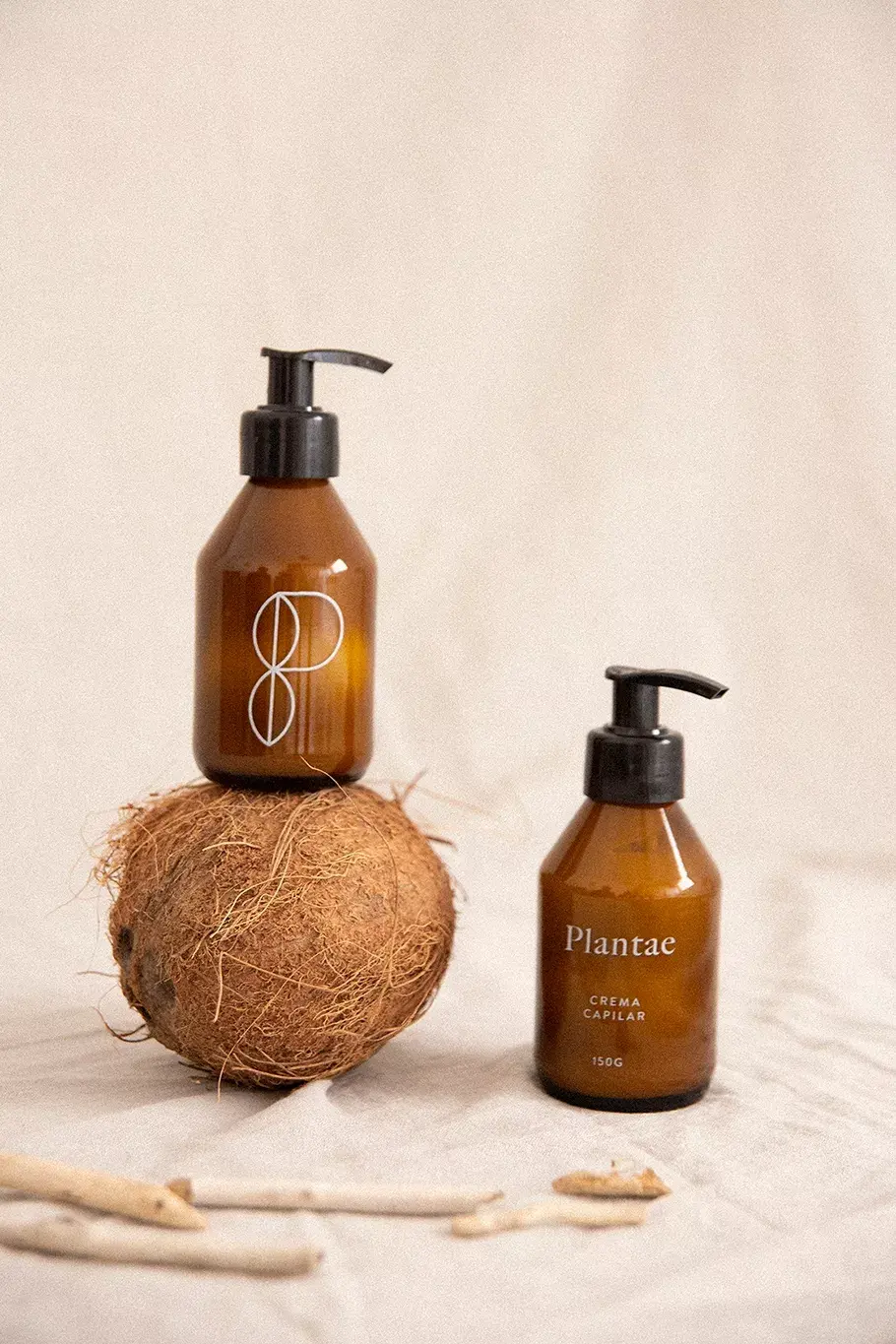 Crema capilar hidratante y reparadora de puntas, de Plantae, $1360, @plantae.cosmetica