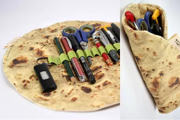 Una cartuchera muy original con forma de burrito mexicano. Quedará muy linda con lápices de todos colores...¿les gustó?