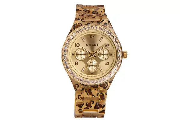 Con print de leopardo y brillantes (Sweet, $785 en Dafiti.com.ar)