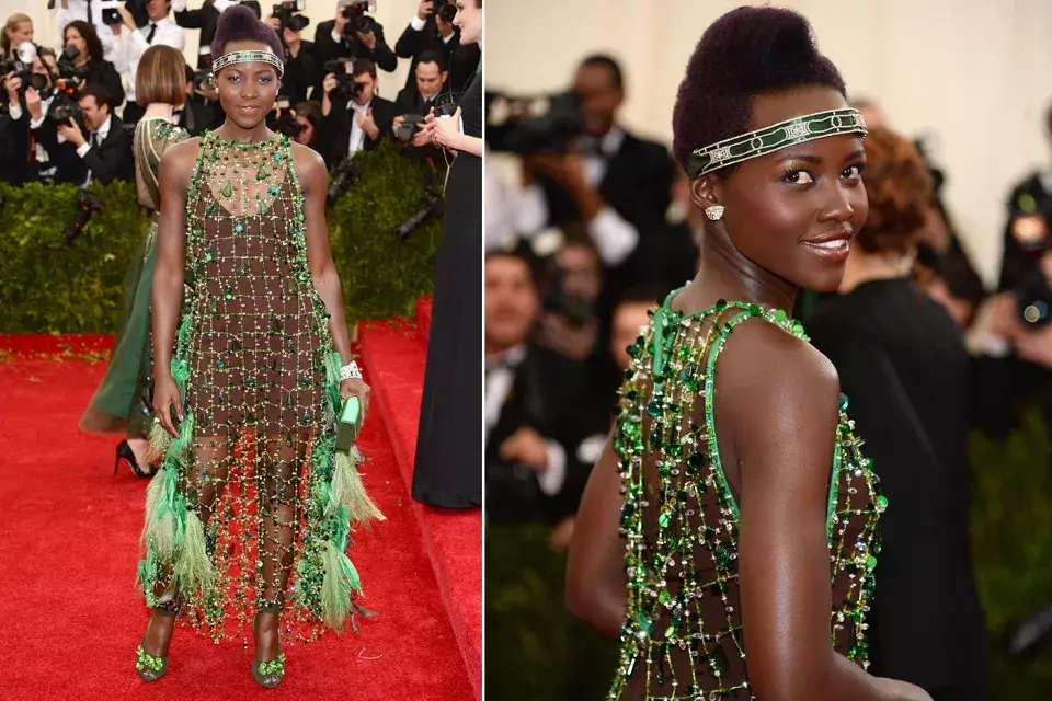 Lupita Nyong´o uso un vestido de Prada con vincha  muy original, ¿les gusta?