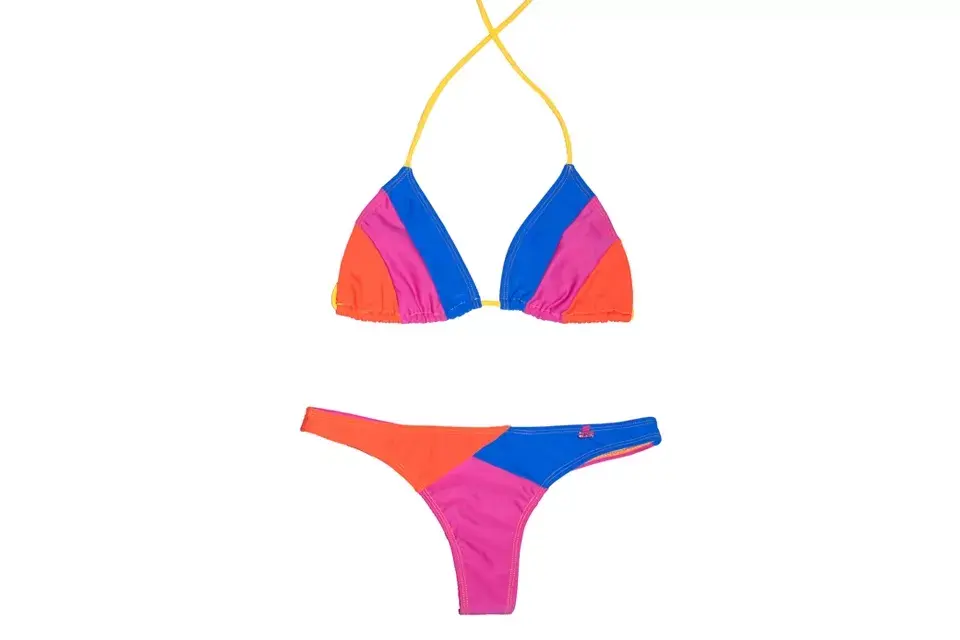 Bikini color block con tiras finitas (Bikinis Karr, $500)
