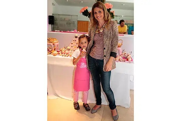 María Freytes apostó al mix de estampas: rayas, ondas y animal print en un mismo outfit