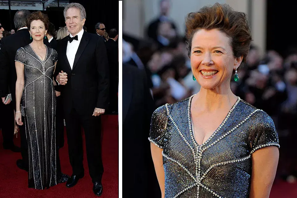 Sofisticada, Annette Bening estuvo a la altura de la gala con su vestido color peltre bordado con piedras y nervaduras de cristales